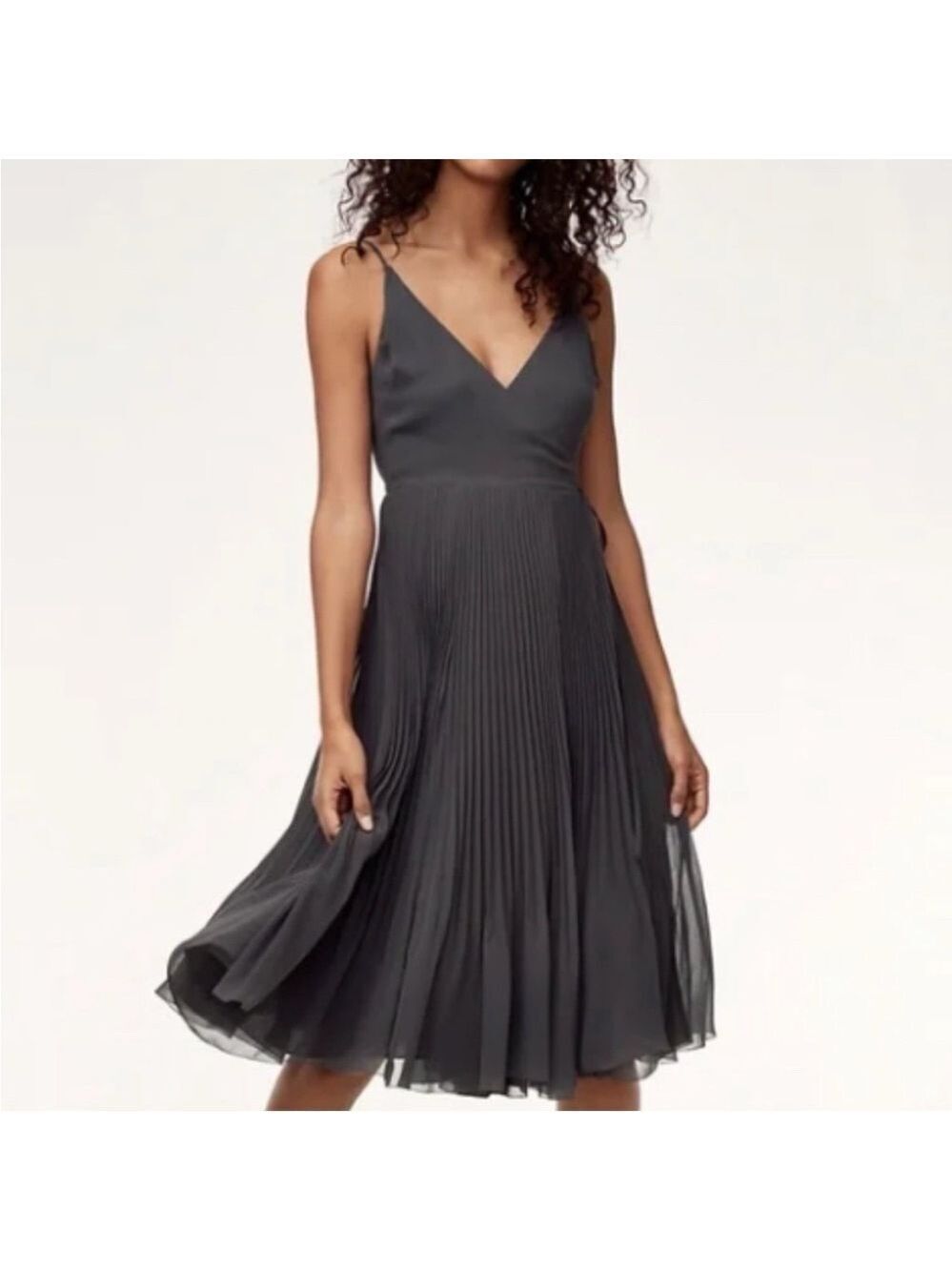 Aritzia Wilfred Beaune Pleated Midi Dress in Charcoal Gray. Size XS